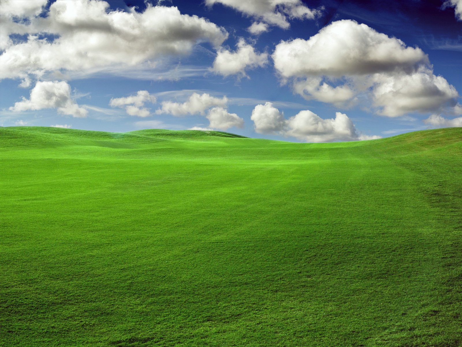 Windows XP Bliss Desktop